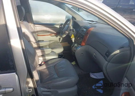 2004 Toyota Sienna Xle z USA, uszkodzony, nr VIN 5TDZA22C34S063202